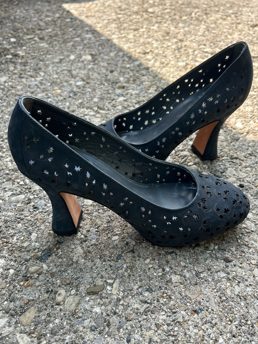 Marchez Vous Laser-Cut Women's Heels Pump Charcoal Gray Size 8.5 Leather